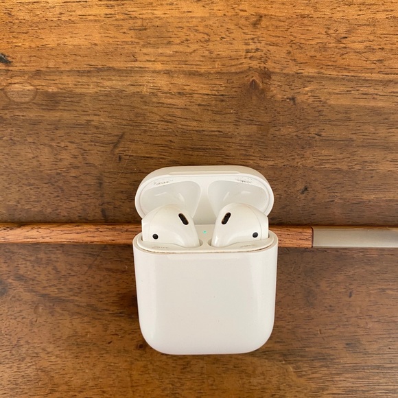 Airpods - Picture 2 of 4